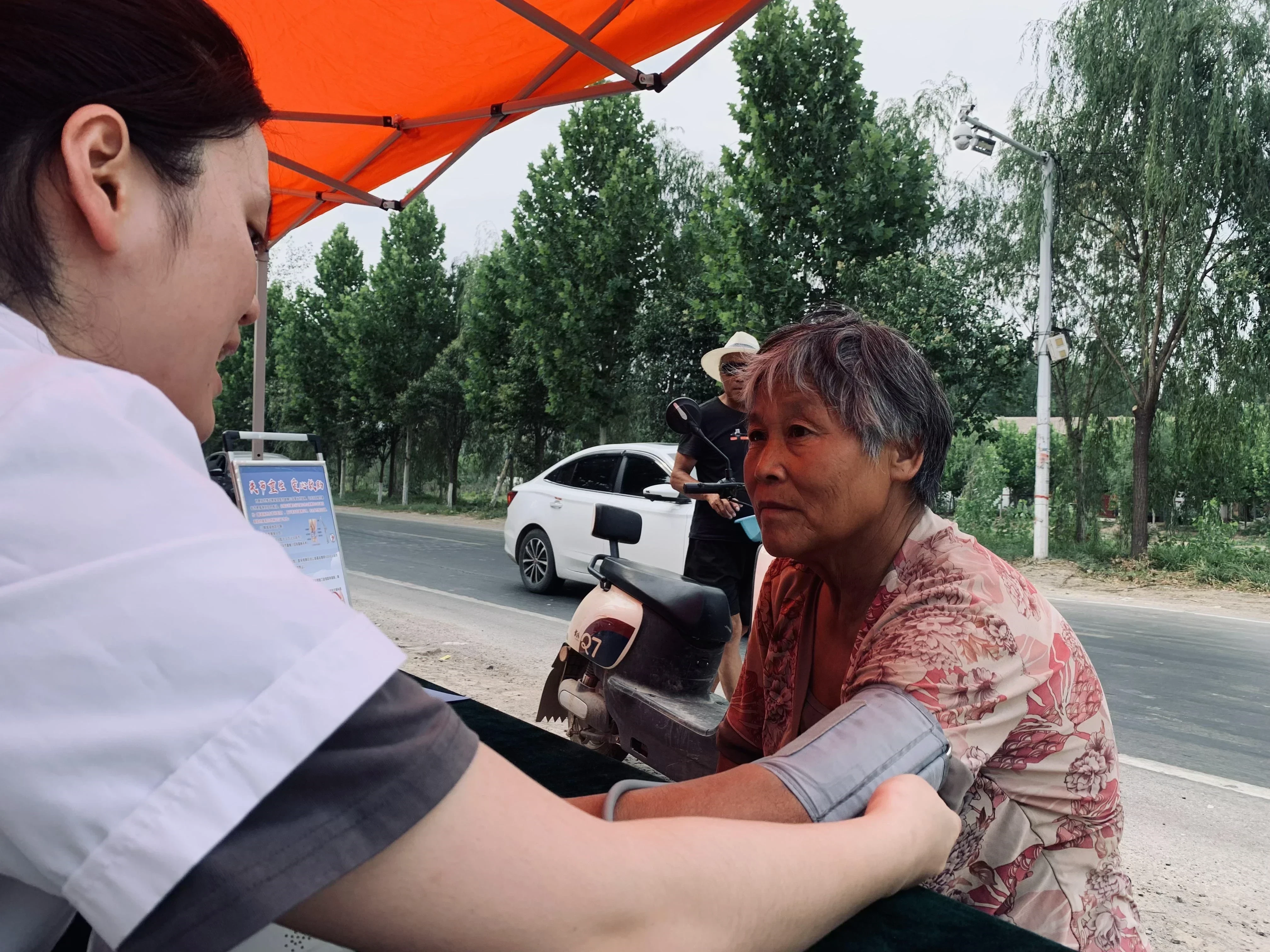 救助困难患者爱心义诊